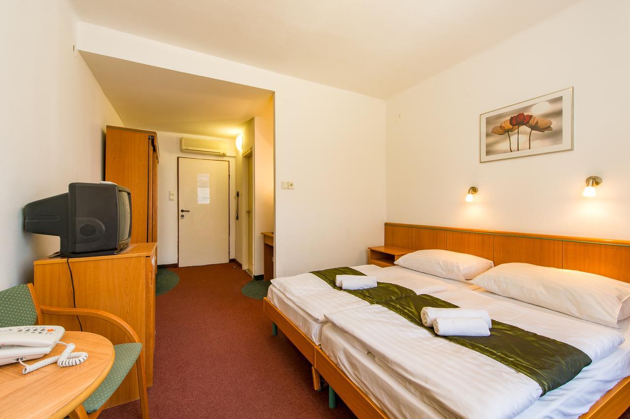 Hotel Griff Budapeste Exterior foto