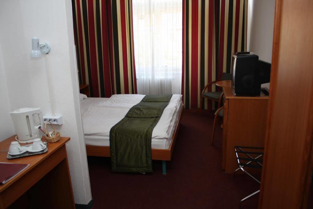 Hotel Griff Budapeste Quarto foto