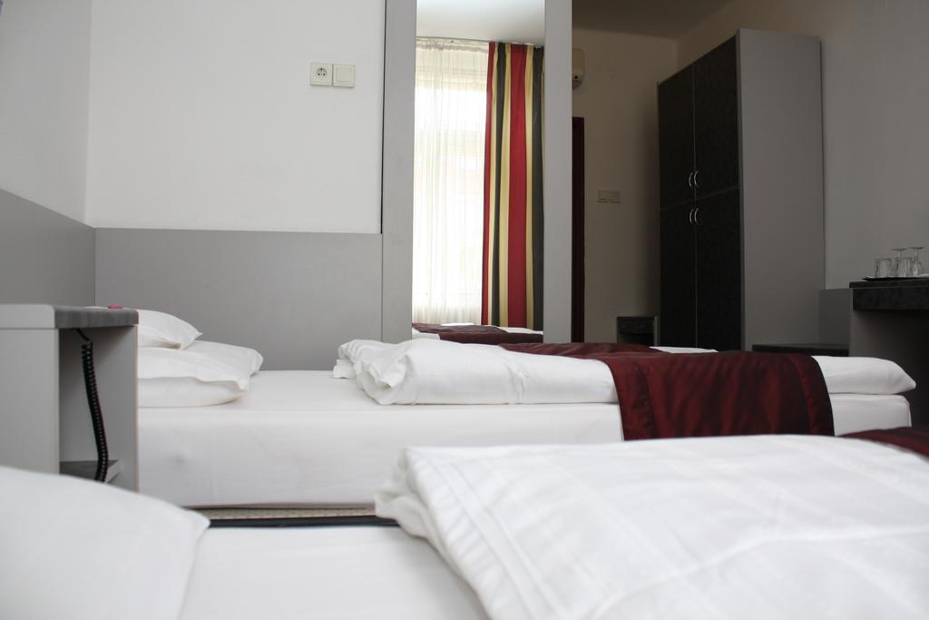 Hotel Griff Budapeste Exterior foto